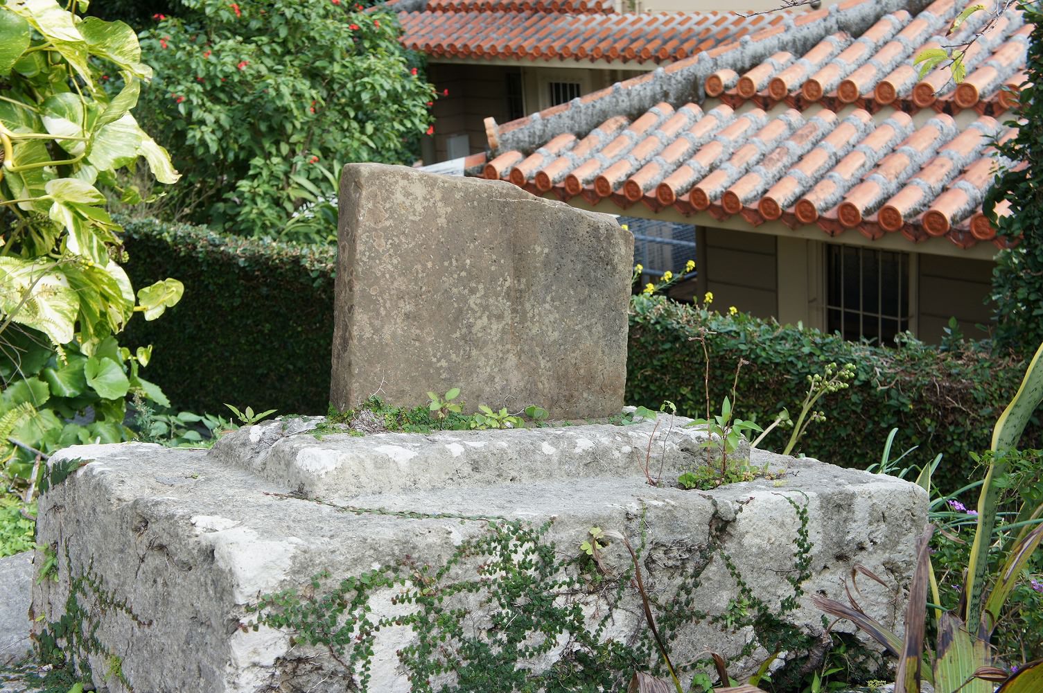仲之川の石碑
