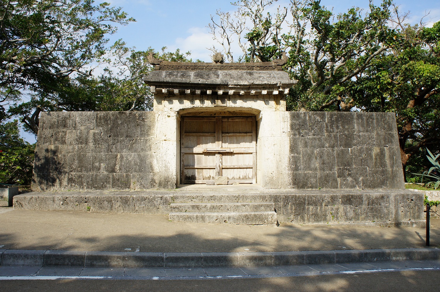 園比屋武御嶽石門　