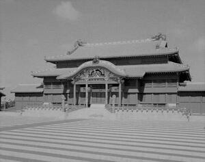 正殿|奉神門と番所の角より斜め正面全景のメイン画像