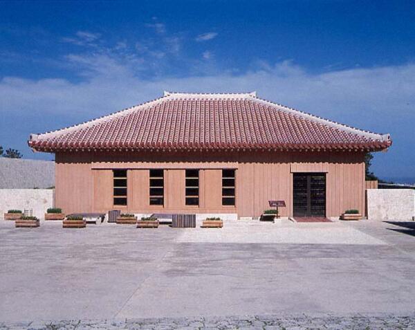 系図座・用物座｜下之御庭側外観