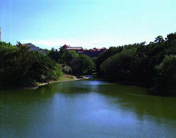 首里城全景｜龍潭から