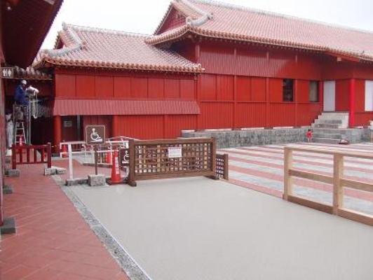 奉神門塗り直し