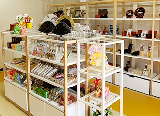 首里城公園内 ミュージアムショップ球陽の店内