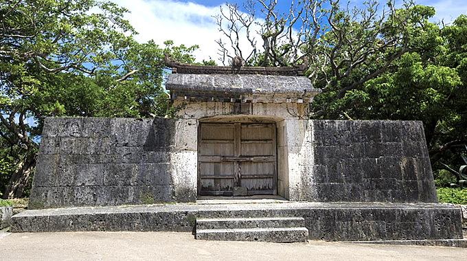 園比屋武御嶽石門