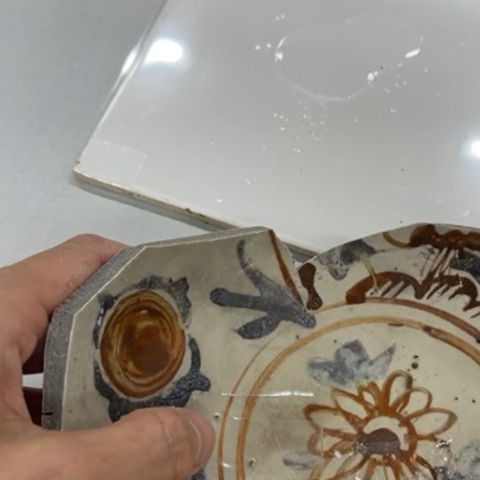 破片の接合（3）：テープで押さえて定着