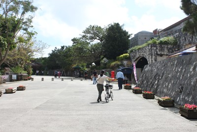 自転車で公園周辺をツーリングされている方